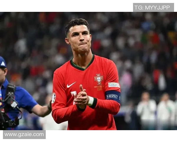 历史足球十大球星排行榜盘点:足坛传奇人物与经典时刻回顾